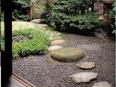 　　隨著人們對(duì)于寧靜祥和生活的向往,掀起了一股禪意空間的營(yíng)造熱潮,然而都市空間本身與禪意生活存在著一定的矛盾性。禪,不但是一種情懷理念,還更是一種推崇自在隨性、退盡塵埃、返璞歸真的人生狀態(tài)。