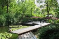植物配置標(biāo)準(zhǔn)：“先高后低，先內(nèi)后外”
